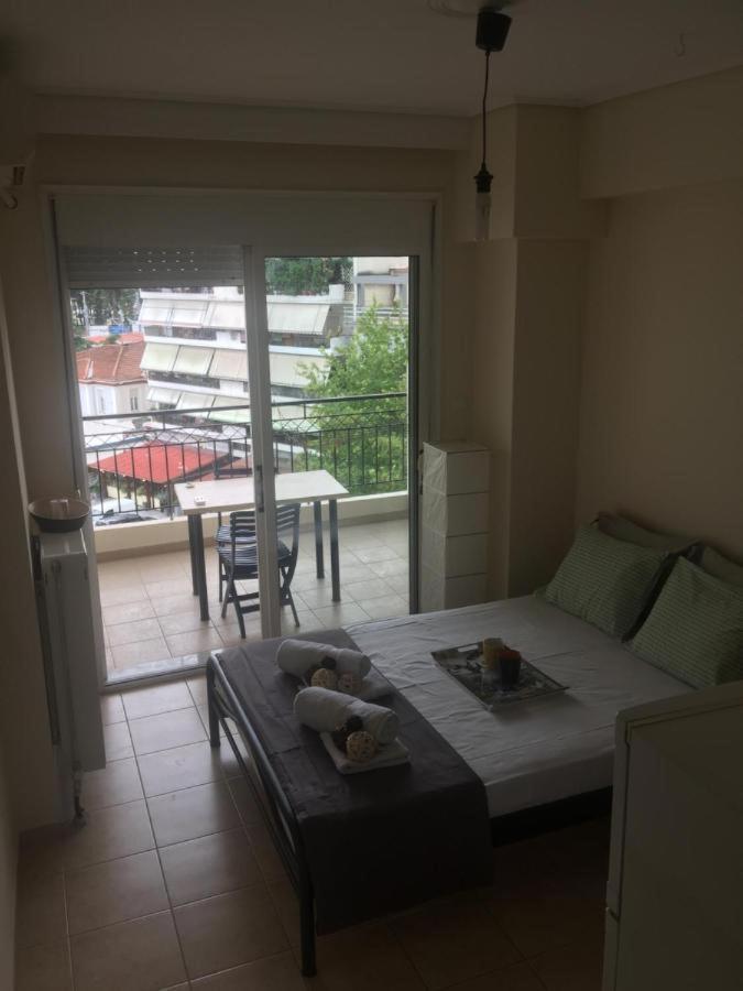 Studio By The Train Station 2 라리사 외부 사진