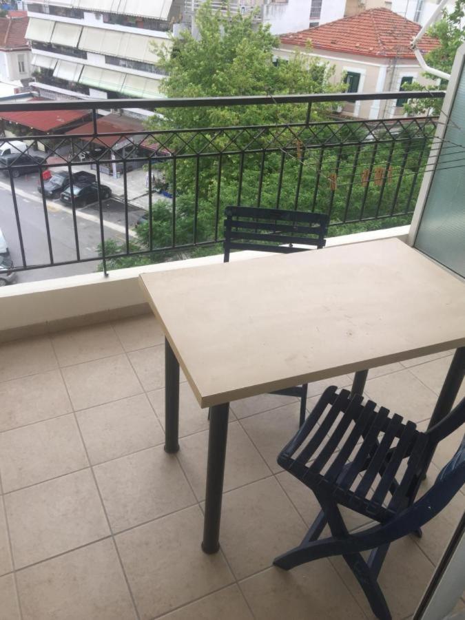 Studio By The Train Station 2 라리사 외부 사진